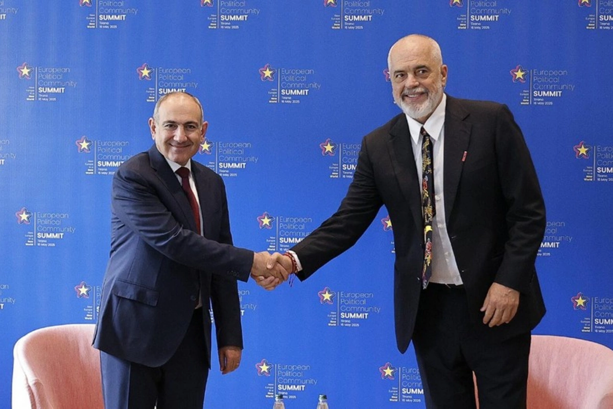 Paşinyan albaniyalı həmkarı ilə Azərbaycanla sülh sazişinin imzalanmasının əhəmiyyətindən danışıb