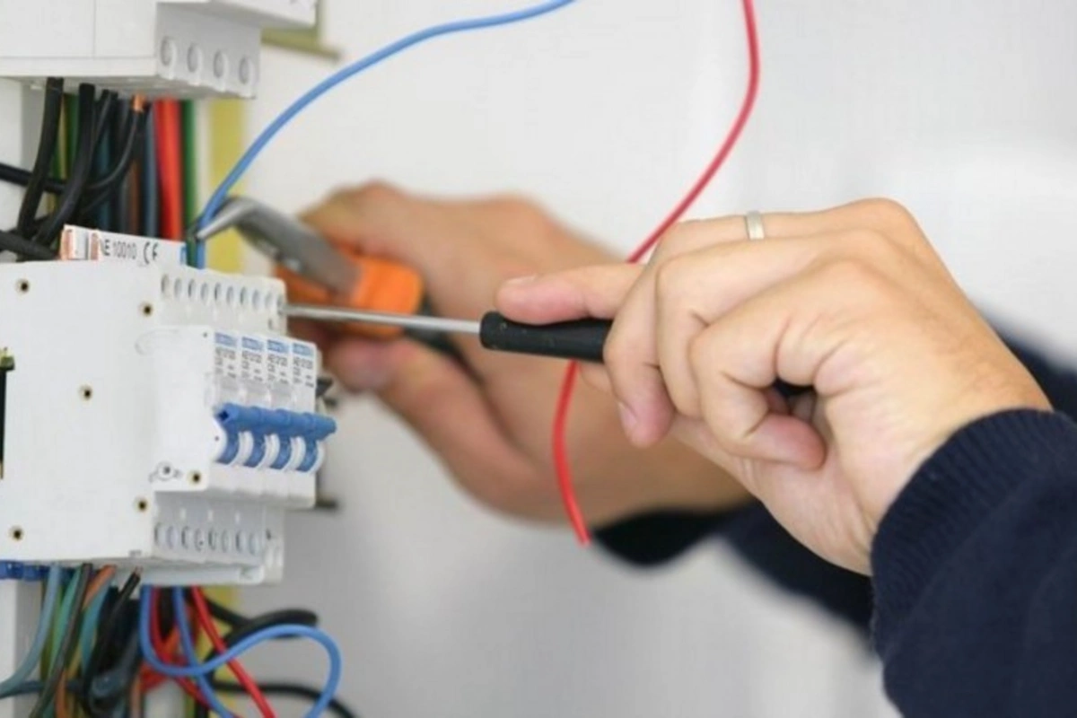 59 yaşlı şəxsi elektrik cərəyanı vuraraq öldürüb 59 yaşlı şəxsi elektrik cərəyanı vuraraq öldürüb