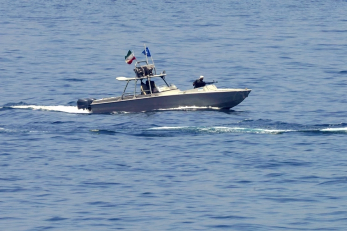 WSJ: İran gəmiləri Hörmüz boğazında ABŞ tankerini saxlamaq istəyib