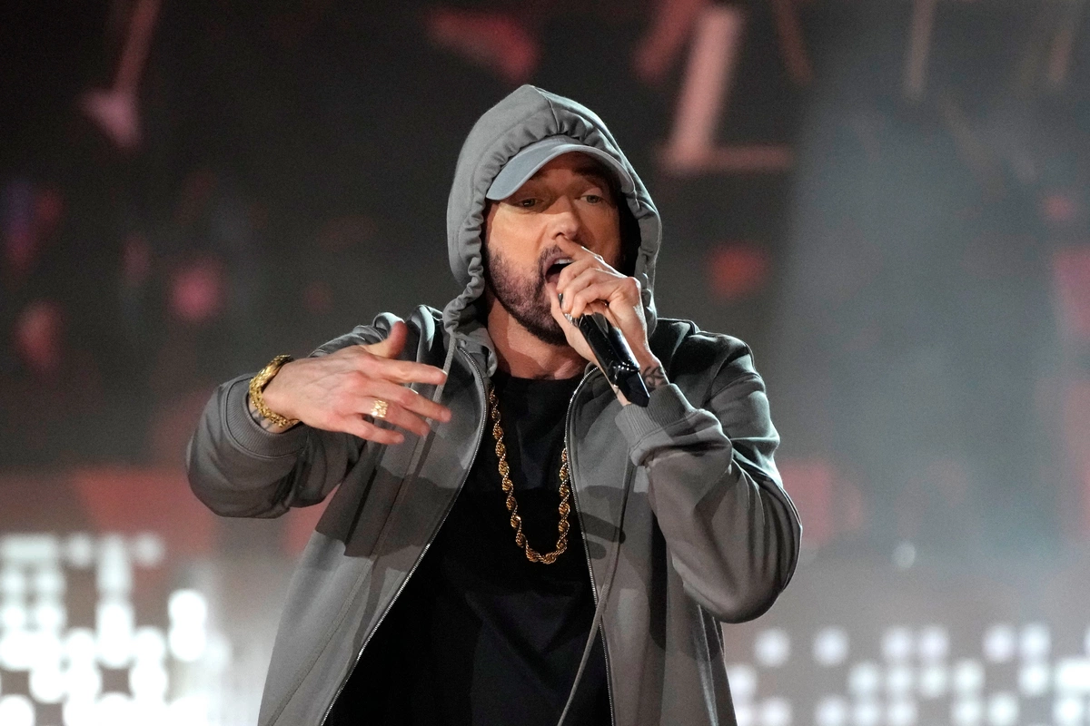 Eminem texnologiya nəhəngini məhkəməyə verdi Eminem texnologiya nəhəngini məhkəməyə verdi