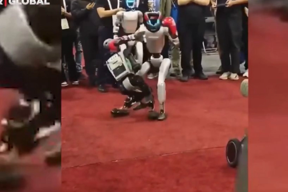Çində insanabənzər robotlar döyüşdürülüb Çində insanabənzər robotlar döyüşdürülüb