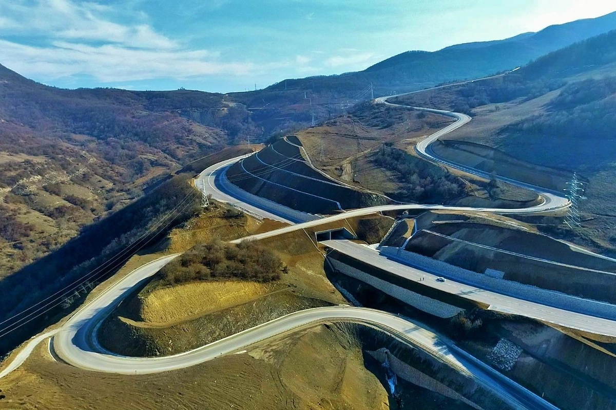 Qarabağda davam edən yol-nəqliyyat infrastrukturu layihələrinin SİYAHISI
