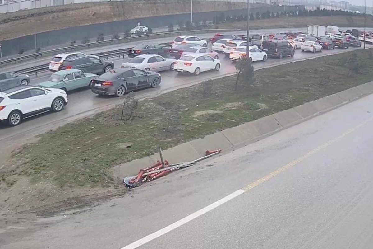 Sürücülərin DİQQƏTİNƏ! Qəza olub, bu ərazidə TIXAC VAR