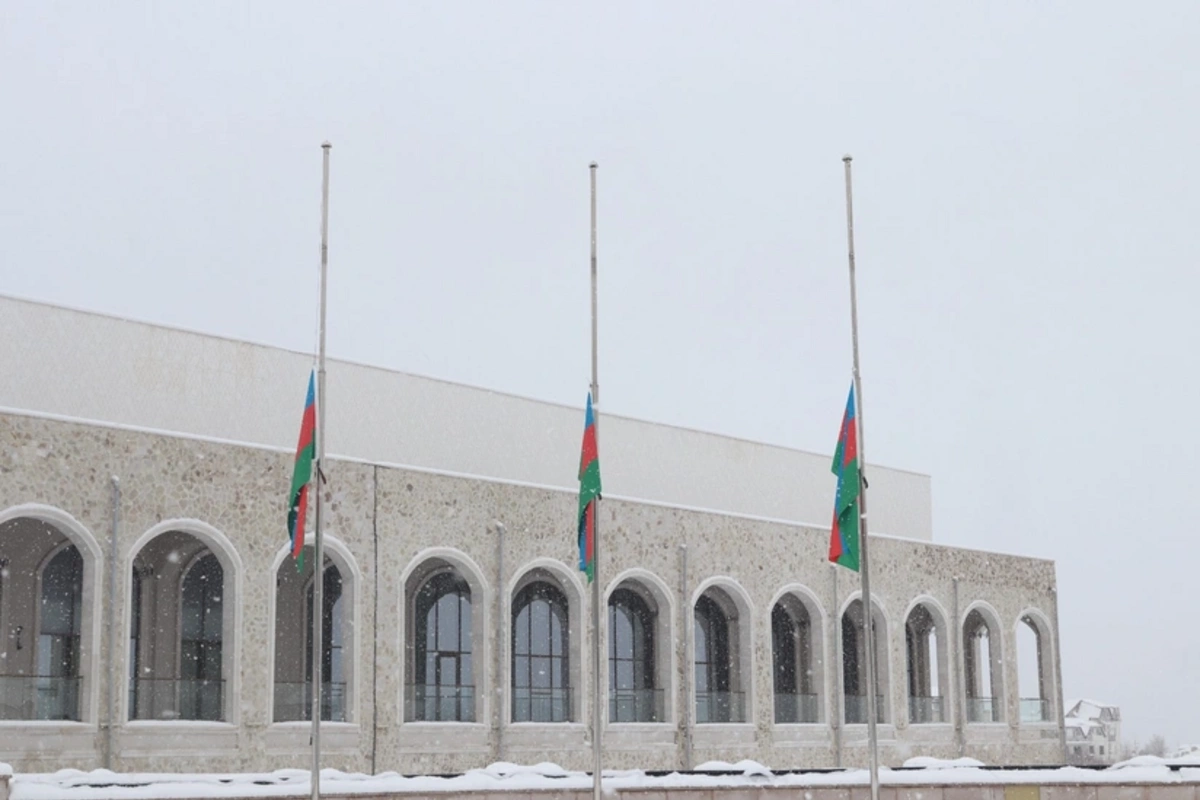 Xankəndi, Xocalı və Ağdərədə bayraqlar yarıyadək endirilib