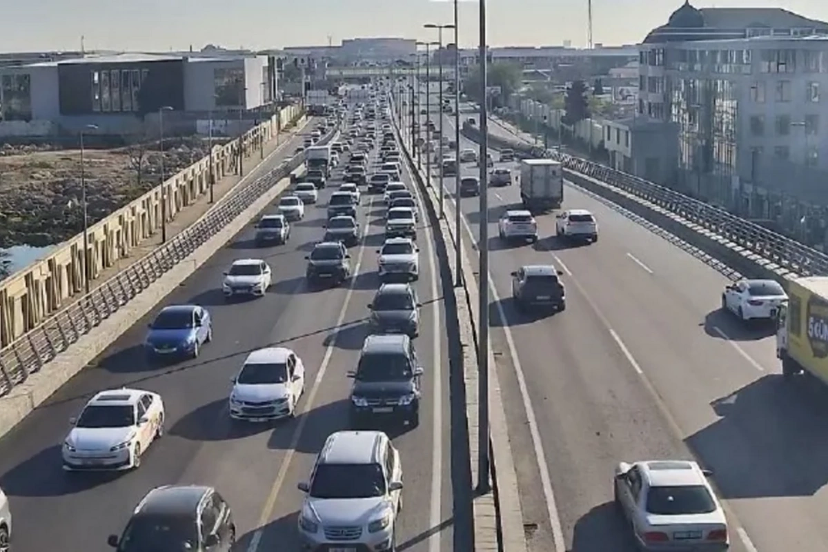 Bakının bəzi yollarında sıxlıq müşahidə olunur