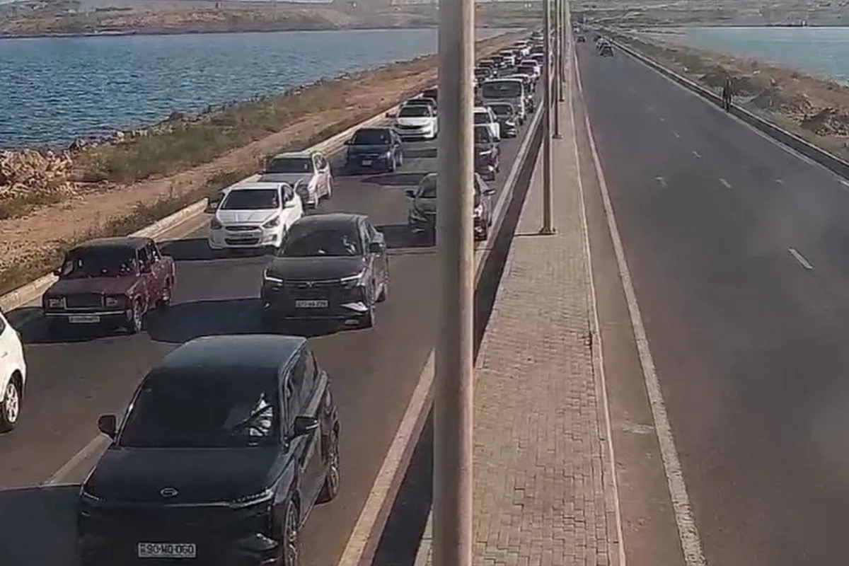 Bakının bir sıra yollarında tıxac yaranıb
