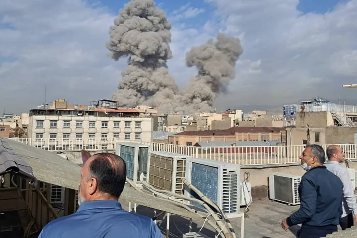 İsrail İranın Tehrandakı hərbi kompleksinə genişmiqyaslı zərbə endirib