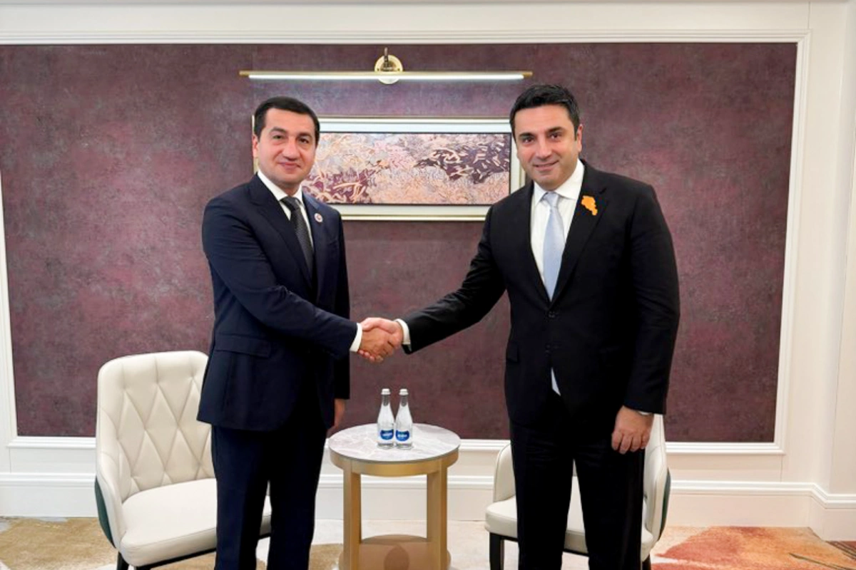Alen Simonyan Hikmət Hacıyevlə görüşü və Bakıya səfəri barədə açıqlama verib
