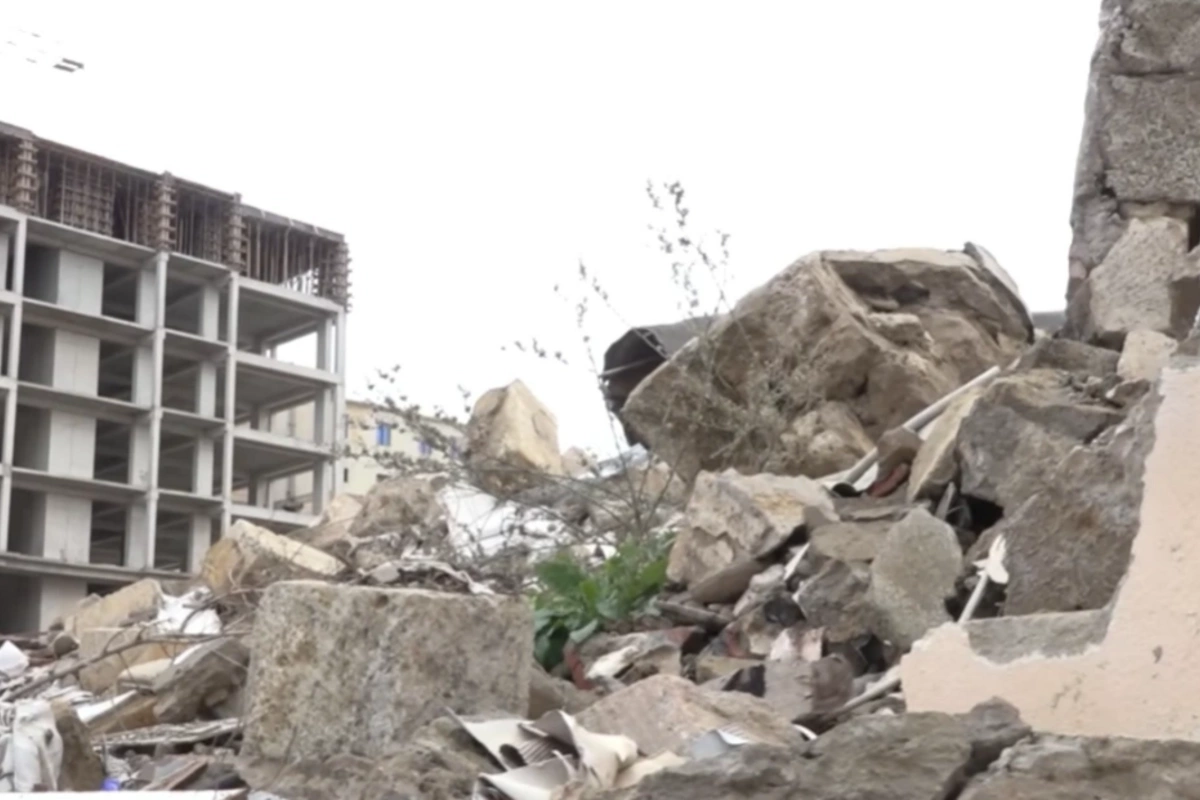 Hamı qorxu içindədir, şikayət edirik, eşidən yoxdur - Paytaxtda aparılan tikinti sakinlər üçün təhlükə yaradıb