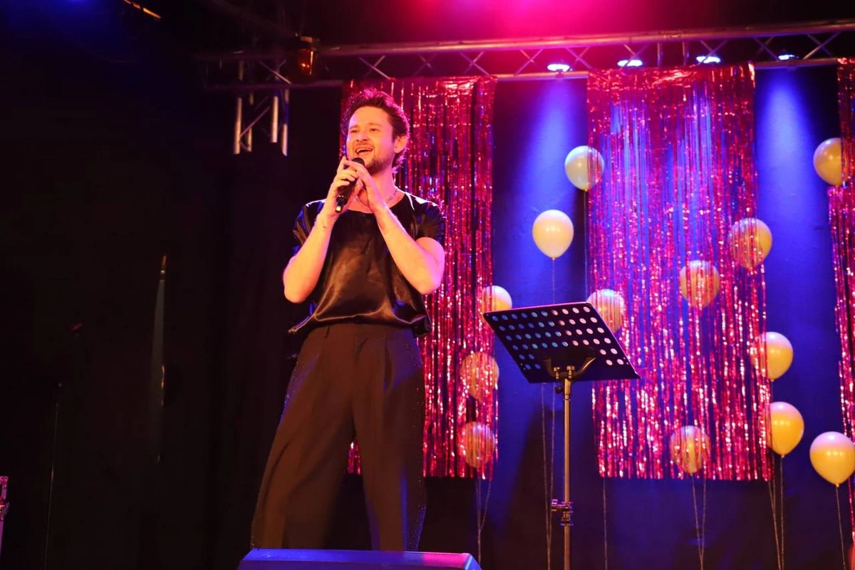 Eurovision–2011 qalibi ELDAR Münhendə OGAE Germany fan-klub görüşündə çıxış edib