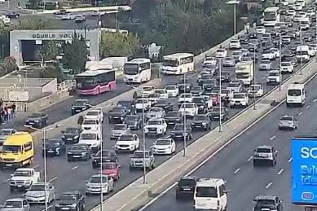 Bakının bir sıra yollarında tıxac yaranıb