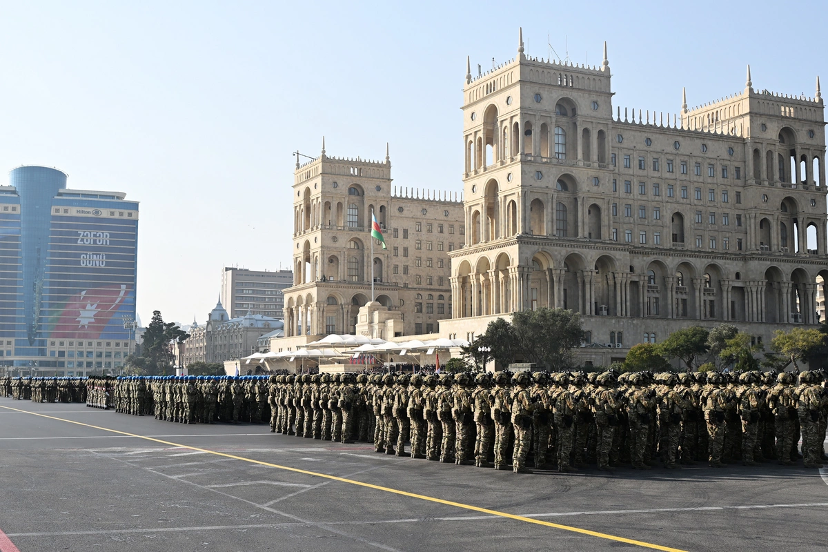 Hərbi paradda bir sıra ölkələrin ordu rəhbərliyi iştirak edib