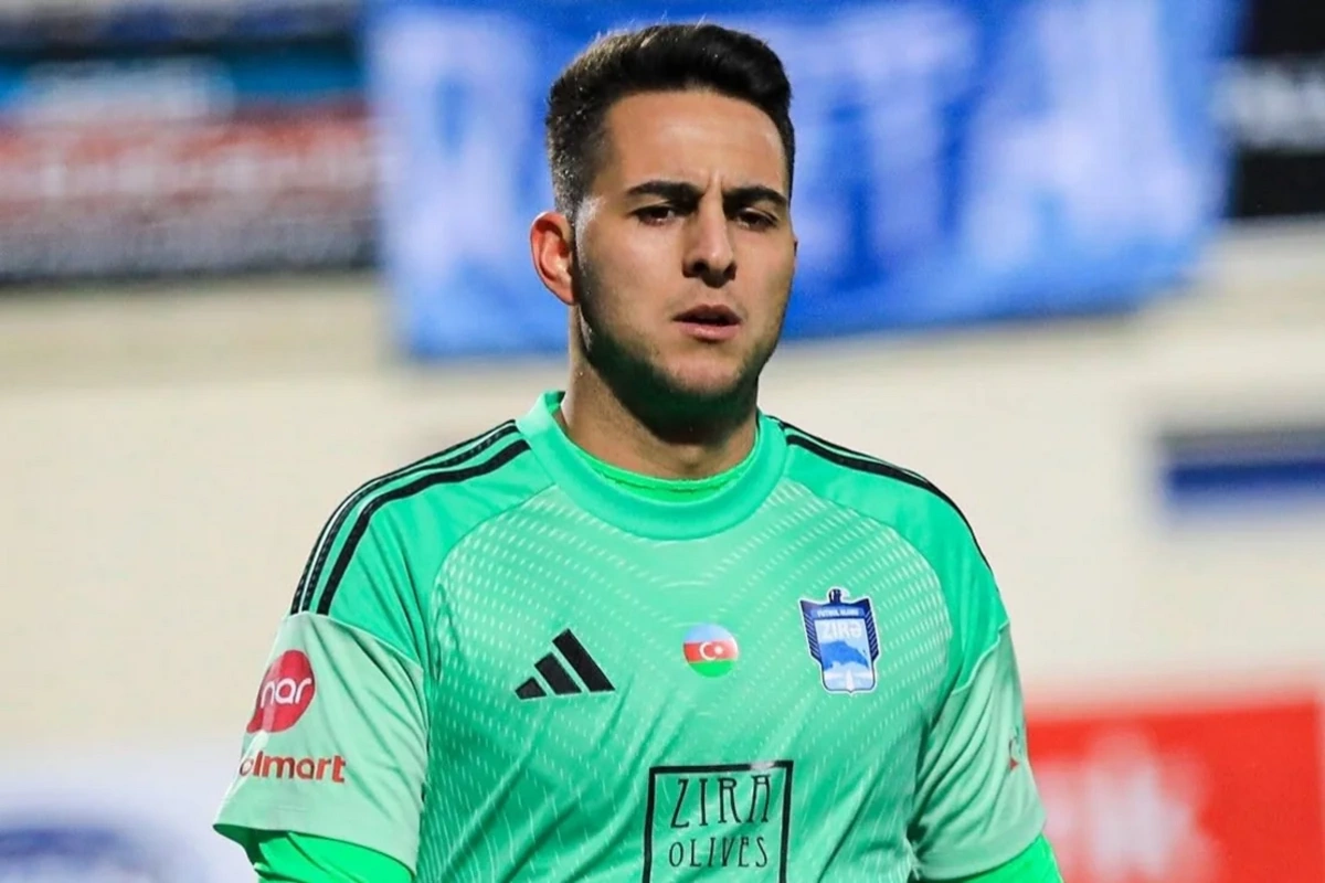 Zirə qapıçısı Tiaqo Silva ilə yollarını ayırıb