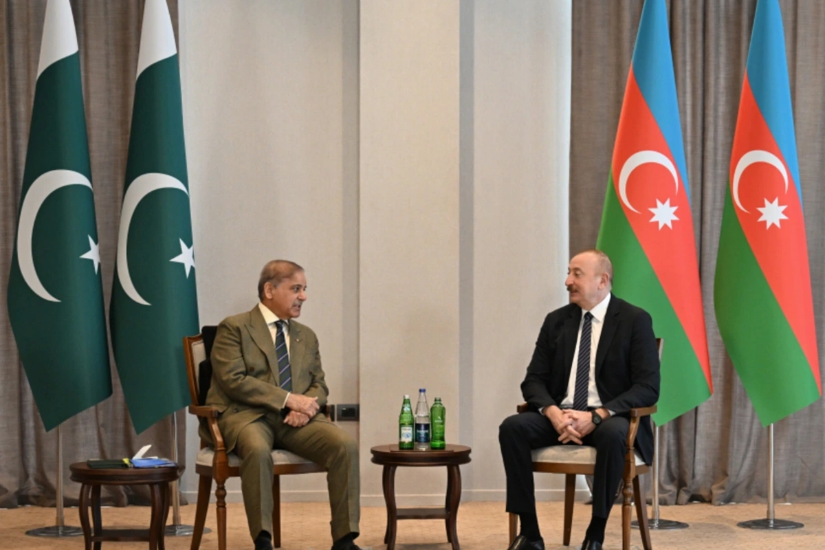 A meeting between Ilham Aliyev and Shehbaz Sharif was held in Lachin in a narrow format
