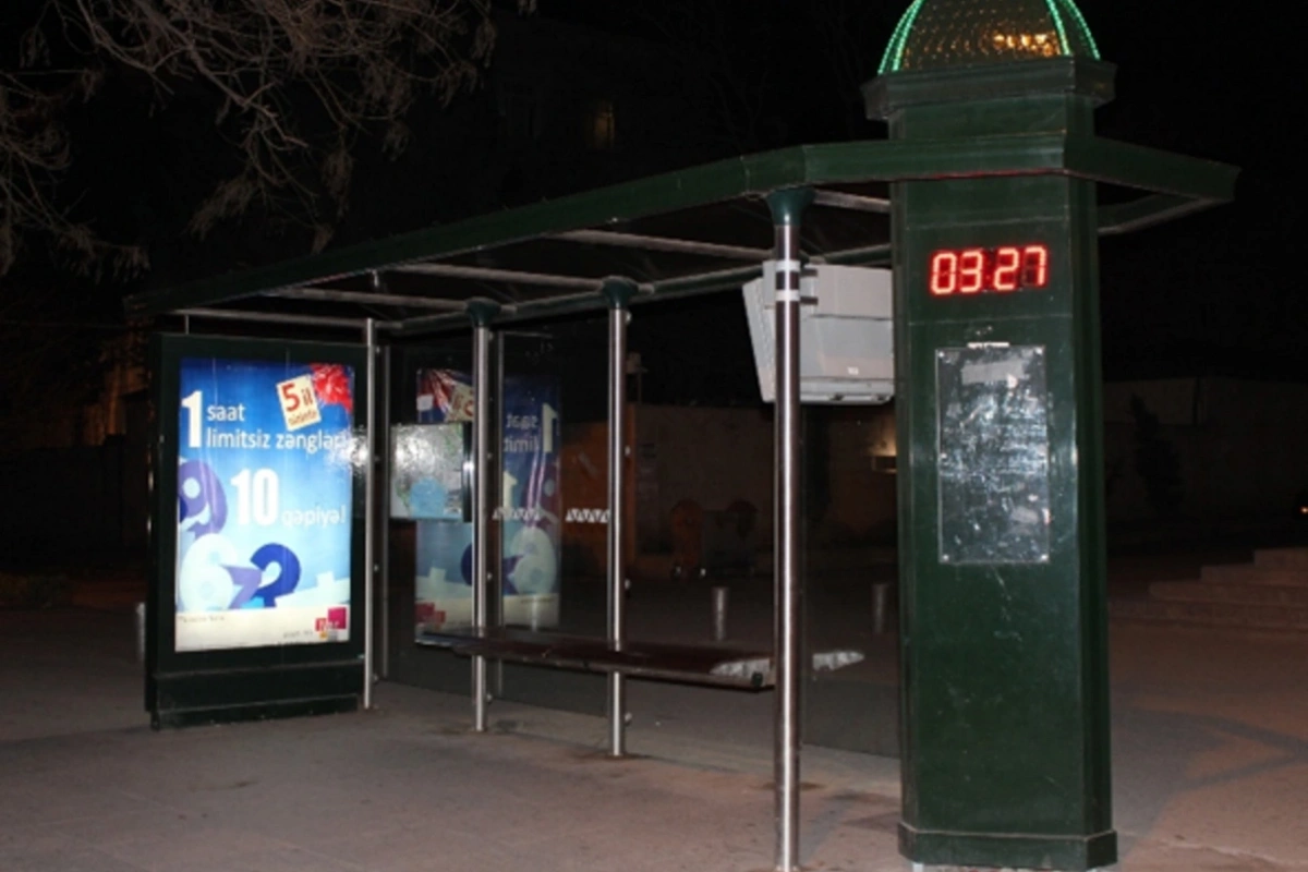 Avtobus dayanacağında mübahisə qanla bitdi: 16 yaşlı yeniyetmə HƏBS EDİLDİ Avtobus dayanacağında mübahisə qanla bitdi: 16 yaşlı yeniyetmə HƏBS EDİLDİ