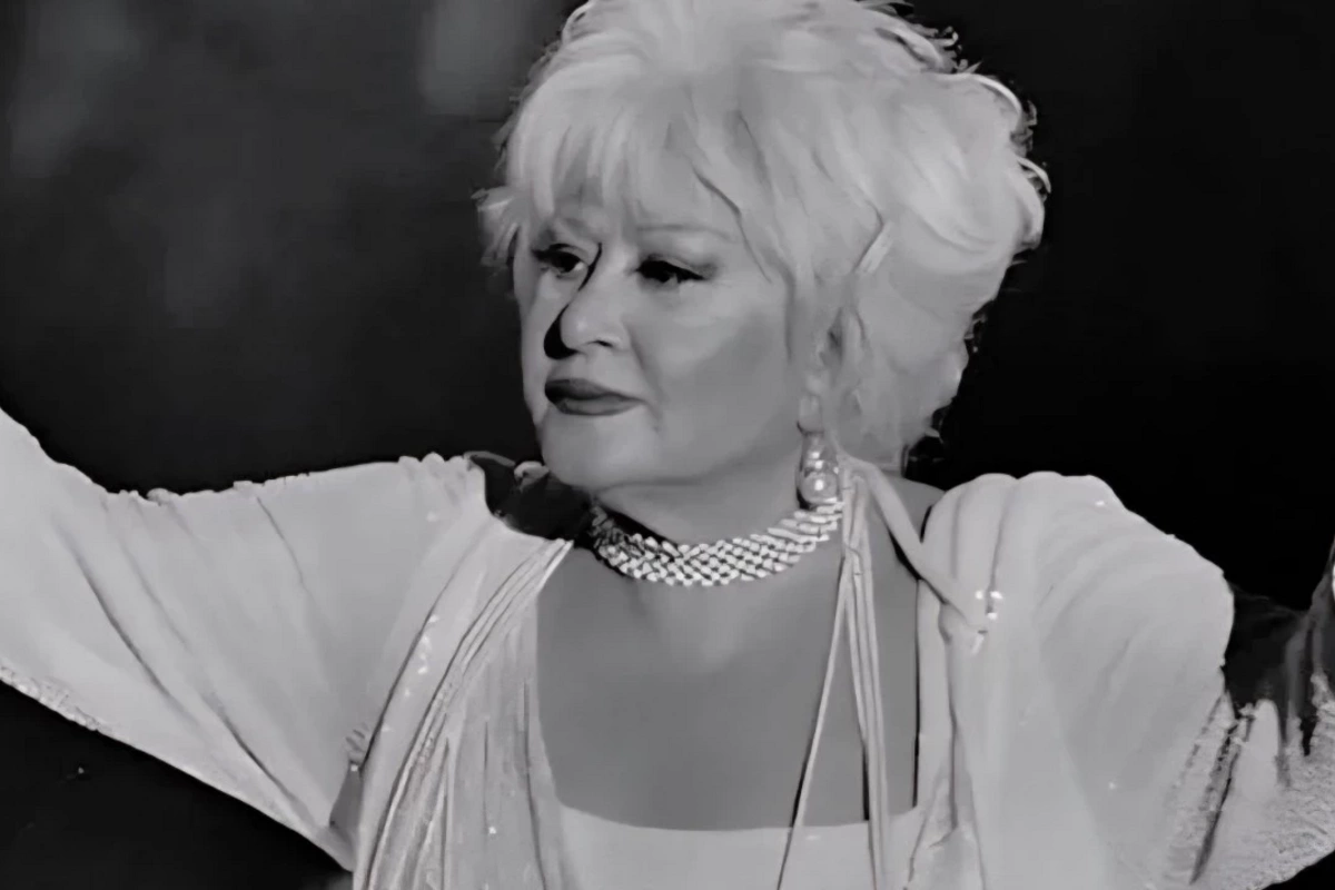 Ad günündə vəfat edən müğənni atasının yanında dəfn ediləcək