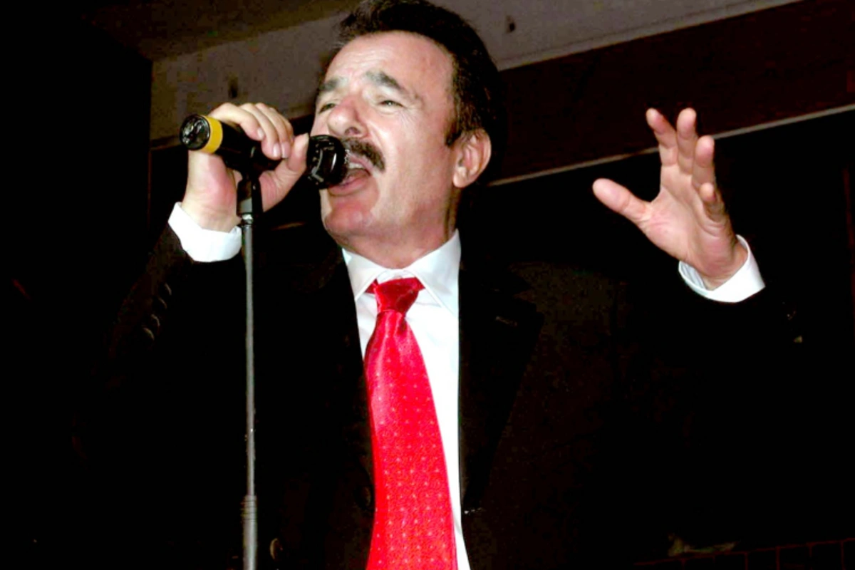 Ferdi Tayfurun sevənləri onunla belə vidalaşdı Ferdi Tayfurun sevənləri onunla belə vidalaşdı
