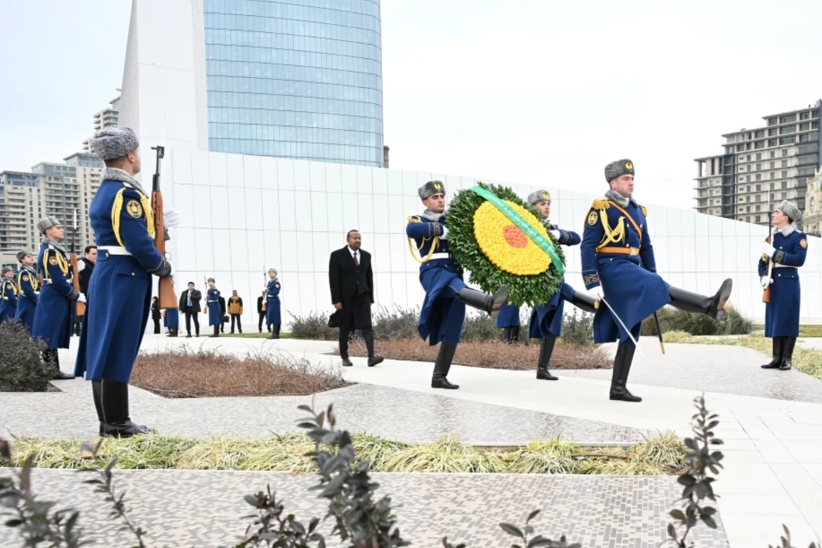 Efiopiyanın Baş naziri Bakıda Zəfər parkını ziyarət edib