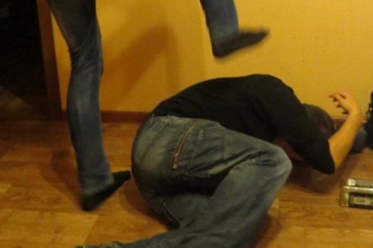 Ata və oğul Azəriqazın evə çağırdıqları əməkdaşını döyüblər?