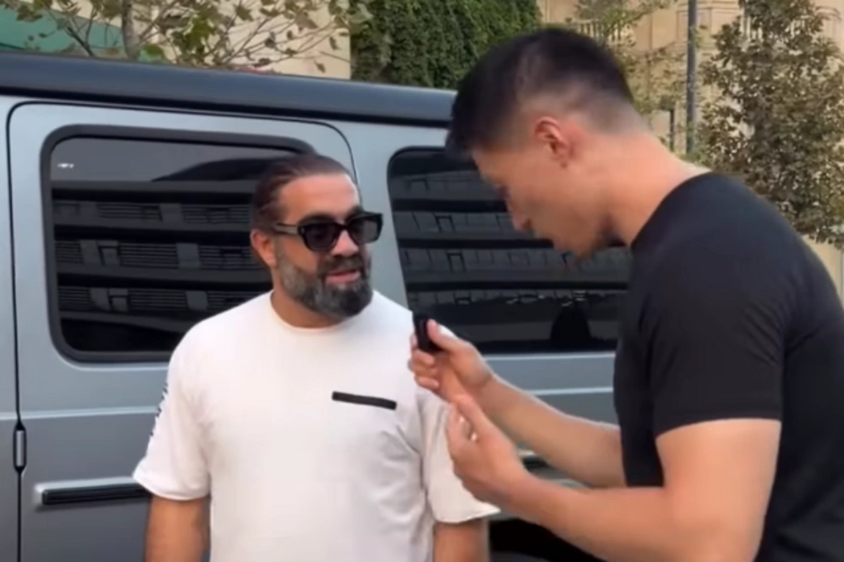 Məşhur blogerin Rafael Ağayevlə maraqlı dialoqu