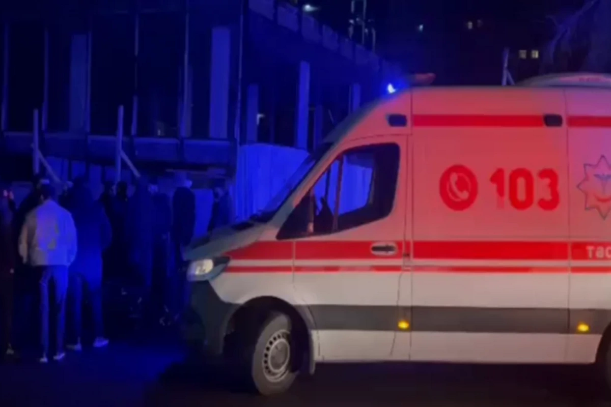 Bakıda qadına 12 bıçaq zərbəsi vuruldu - 17 yaşlı oğlu saxlanıldı