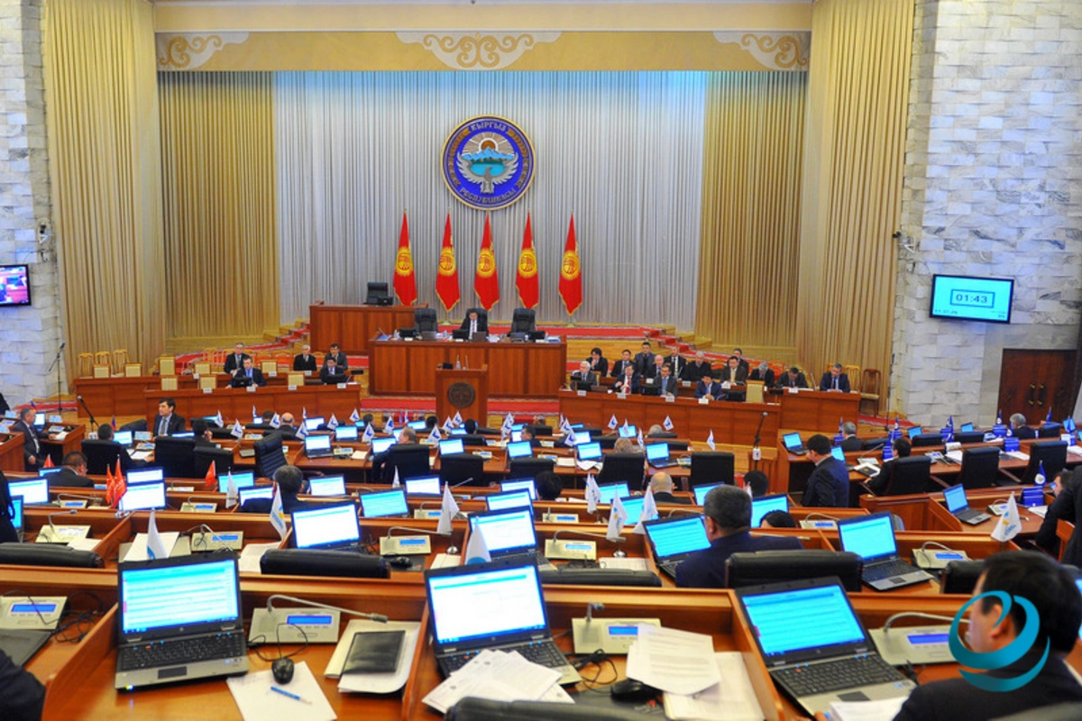 Qırğızıstanda növbədənkənar parlament seçkiləri - 460 namizəd 90 yer uğrunda mübarizə aparır