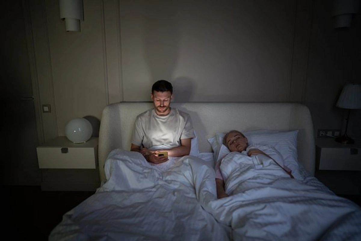 Gecə işıq yanan otaqda yatanlara XƏBƏRDARLIQ