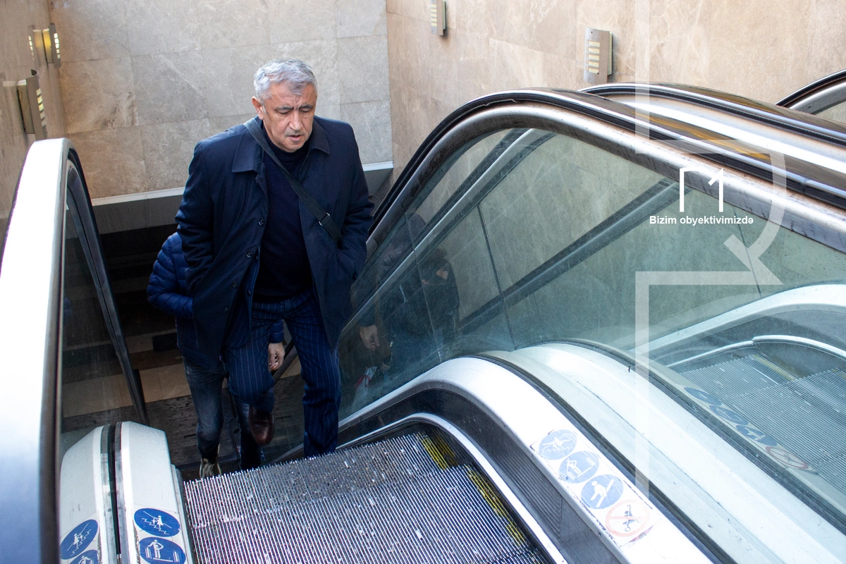 Почему эскалаторы у станции Сахиль не работают месяцами?