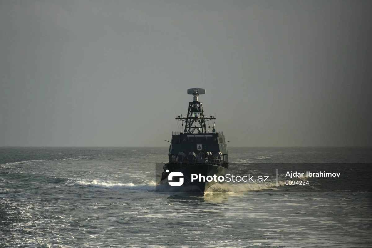 Предупреждение в связи с сильным штормом на Каспии