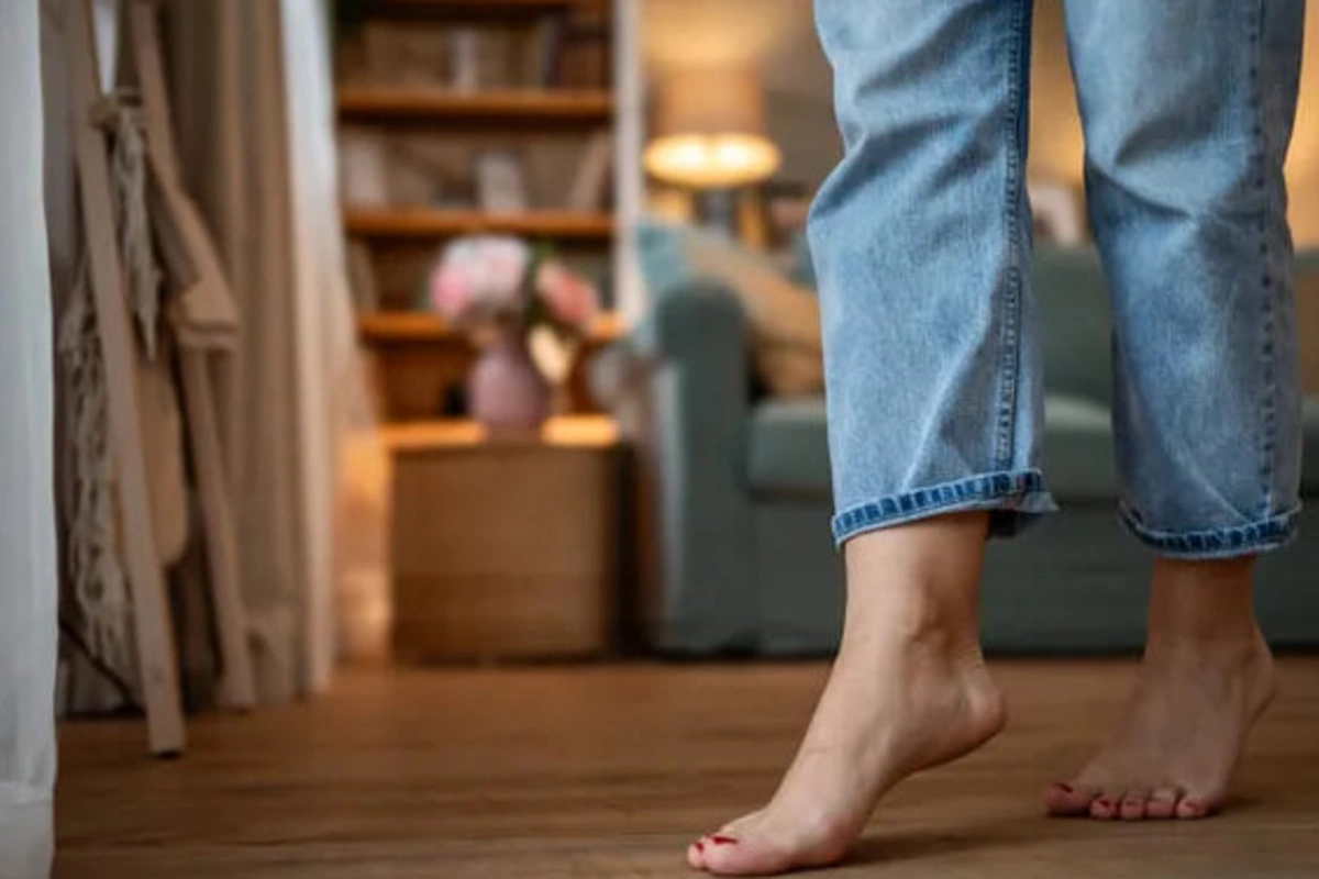 Is it harmful to walk barefoot at home? The truth that will surprise you Is it harmful to walk barefoot at home? The truth that will surprise you