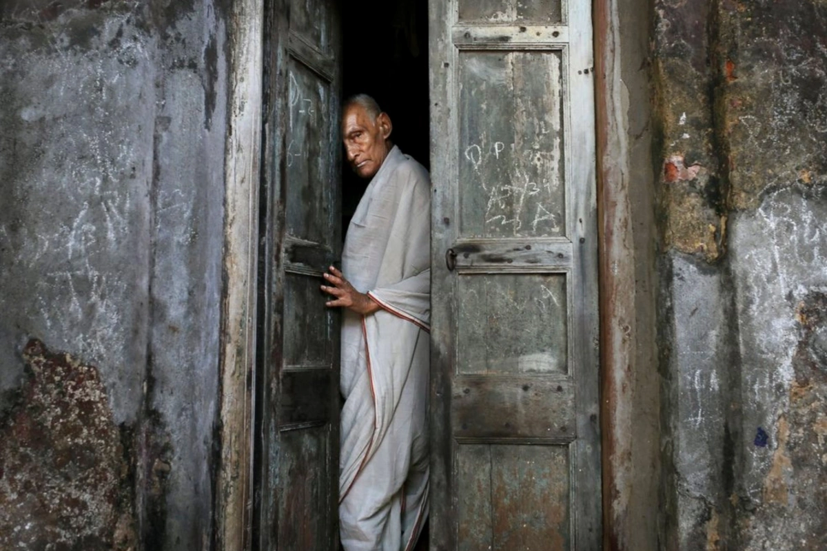 Hindistanda xidmətçilər ev sahibini beş il zirzəmidə ac saxlayıblar