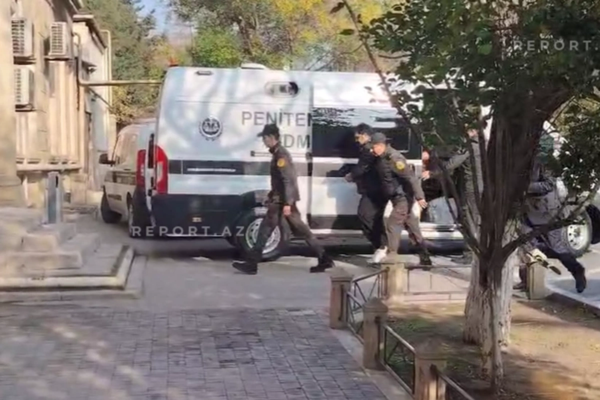 Şəhidlər xiyabanında qeyri-etik videolar çəkən əcnəbilərin məhkəməsi başlayıb