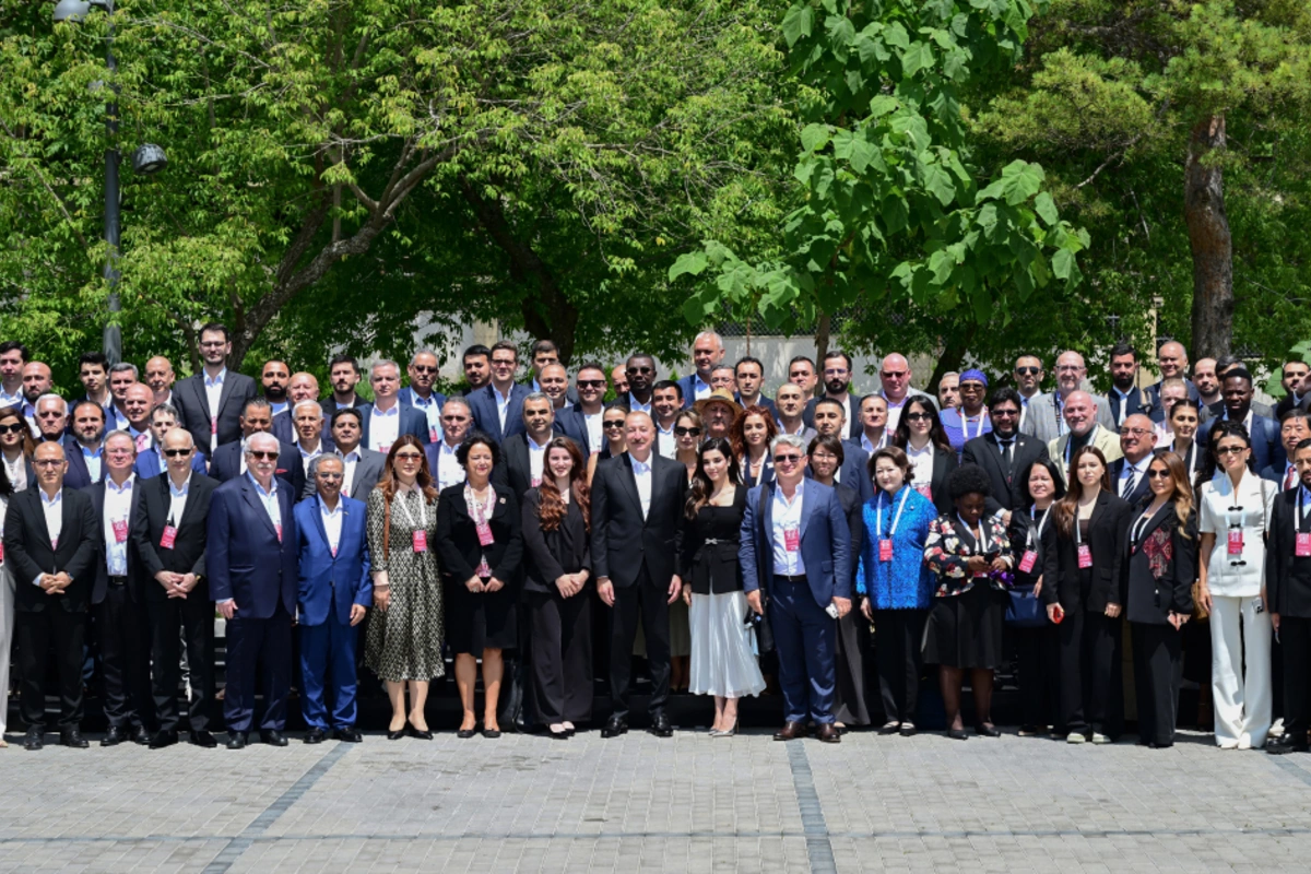 İlham Əliyev IV Şuşa Qlobal Media Forumunun açılış mərasimindən sonra tədbir iştirakçıları ilə görüşüb