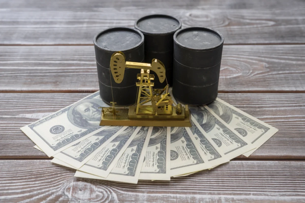 Brent markalı neft 10 dollar ucuzlaşıb