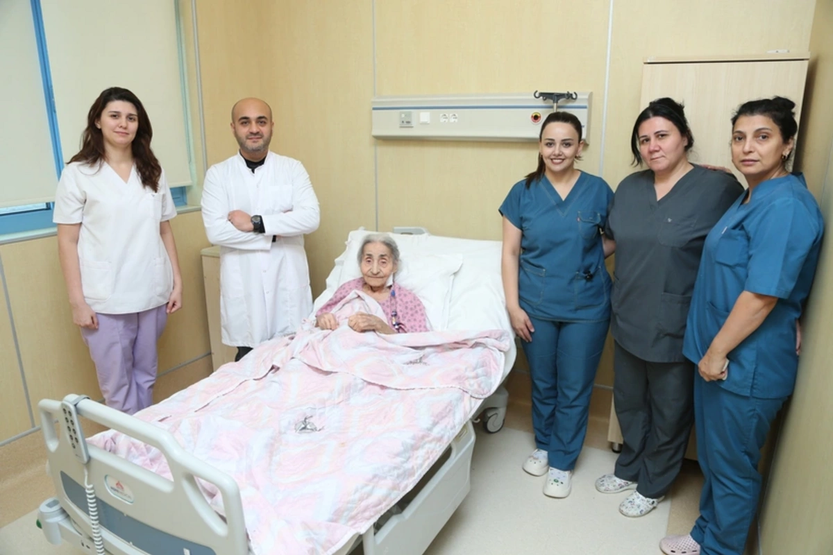Yeni Klinikada 90 yaşlı pasiyent üzərində yüksək riskli əməliyyat uğurla icra edilib