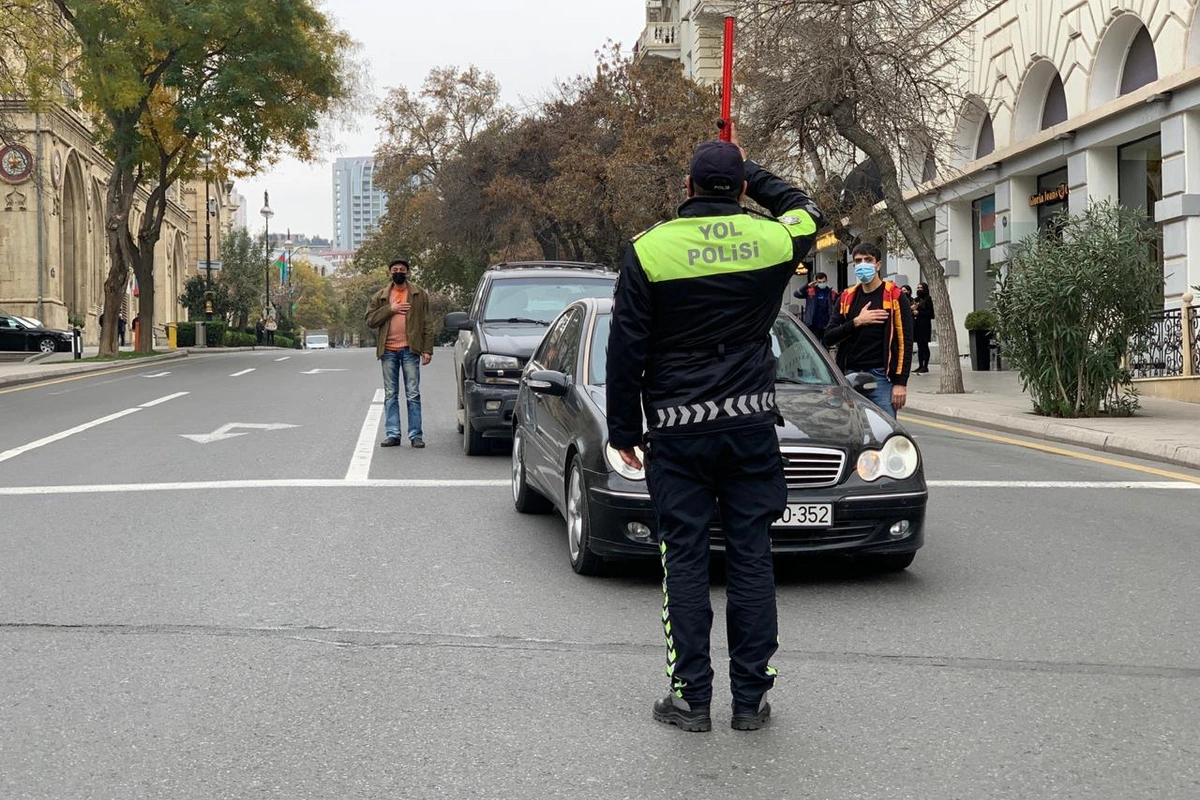 В Азербайджане память жертв Ходжалинского геноцида почтена минутой молчания