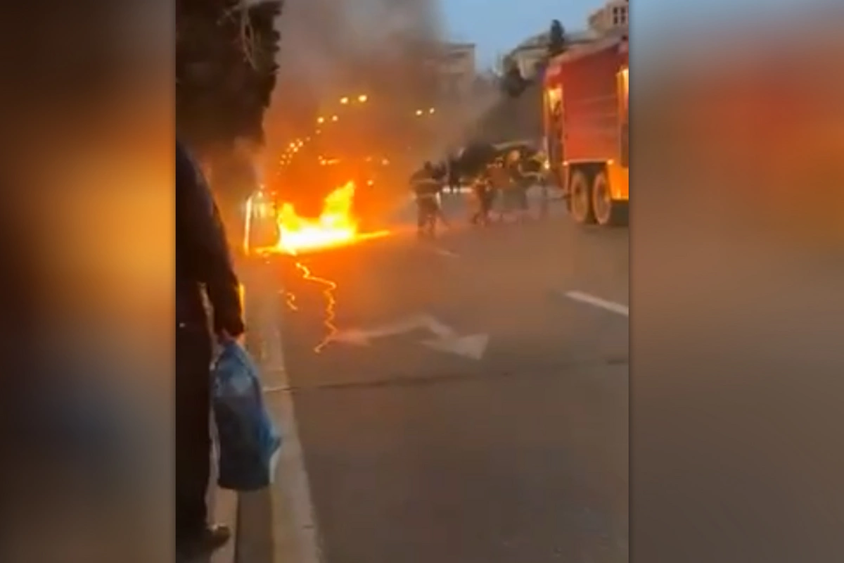 Bakıda maşın YANIR