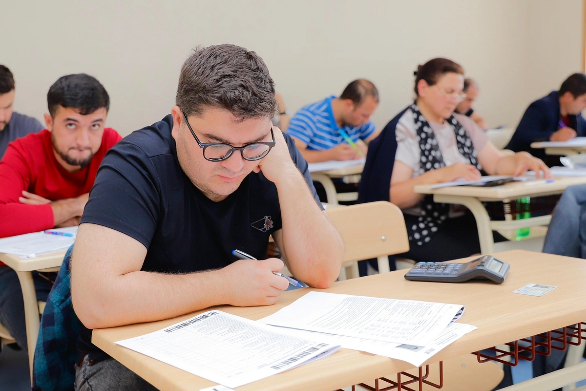 Dövlət qulluğunda inzibati icraçı vəzifələr üzrə test imtahanı keçirilib