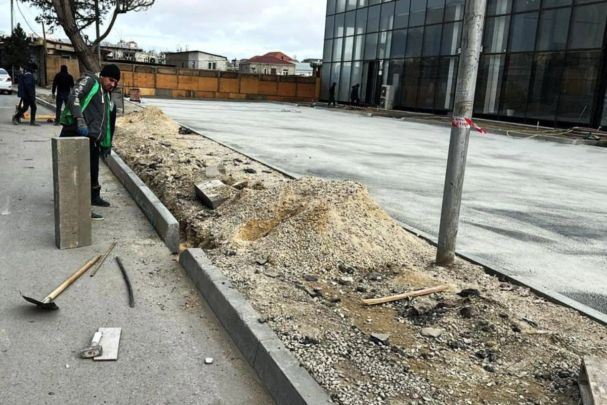 Paytaxtda bir neçə ərazidə piyada səkilərinə qanunsuz müdaxilələrin qarşısı alınıb