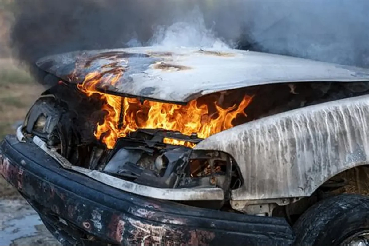 Naxçıvanda sərxoş kişi avtomobilini yandırdı