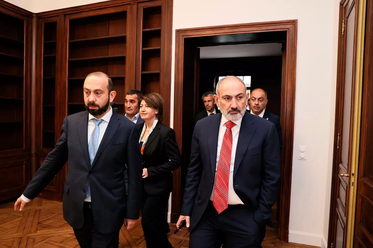 Paşinyanla Ermənistan XİN arasında xidməti avtomobil qalmaqalı Paşinyanla Ermənistan XİN arasında xidməti avtomobil qalmaqalı