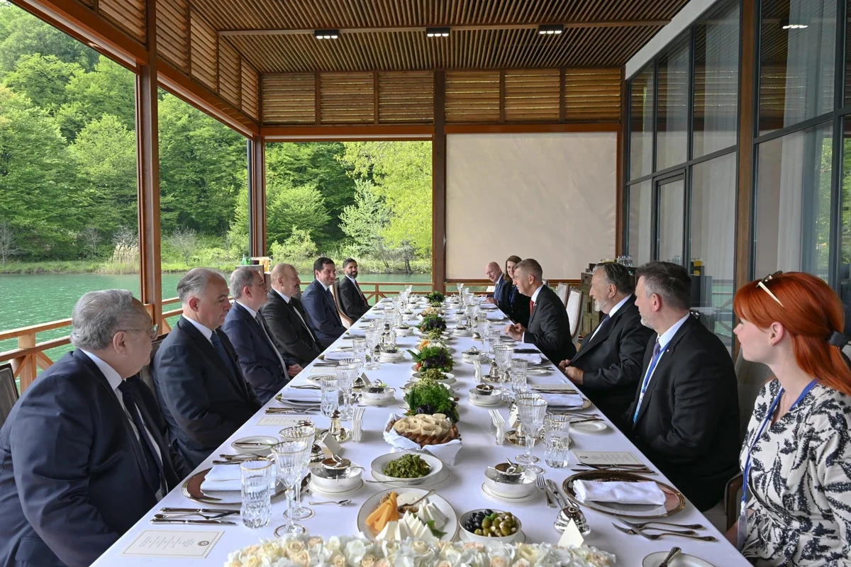 An official lunch was given in Gabala on behalf of the President of Azerbaijan in honor of the Prime Minister of the Czech Republic
