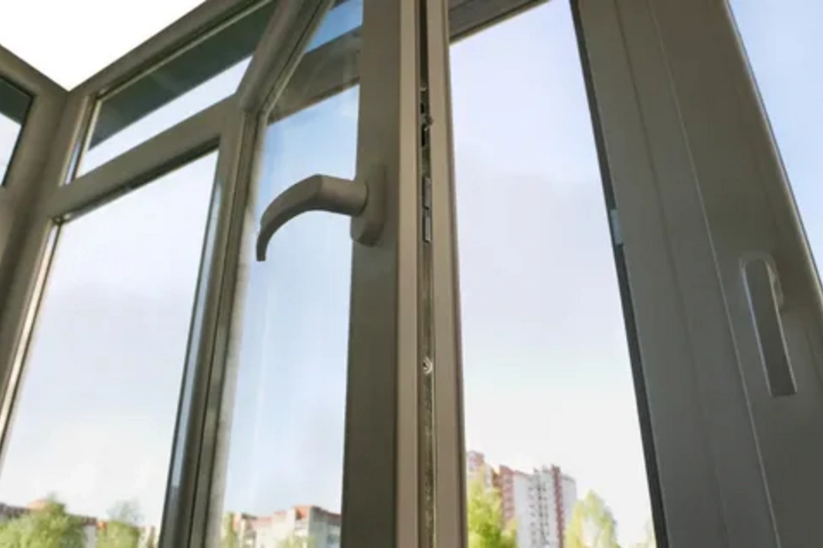 В Хырдалане женщина погибла при падении с многоэтажки