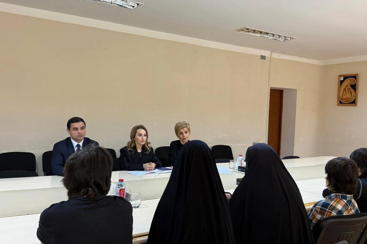 Ombudsman Suriyadan gətirilən Azərbaycan vətəndaşları ilə görüşüb