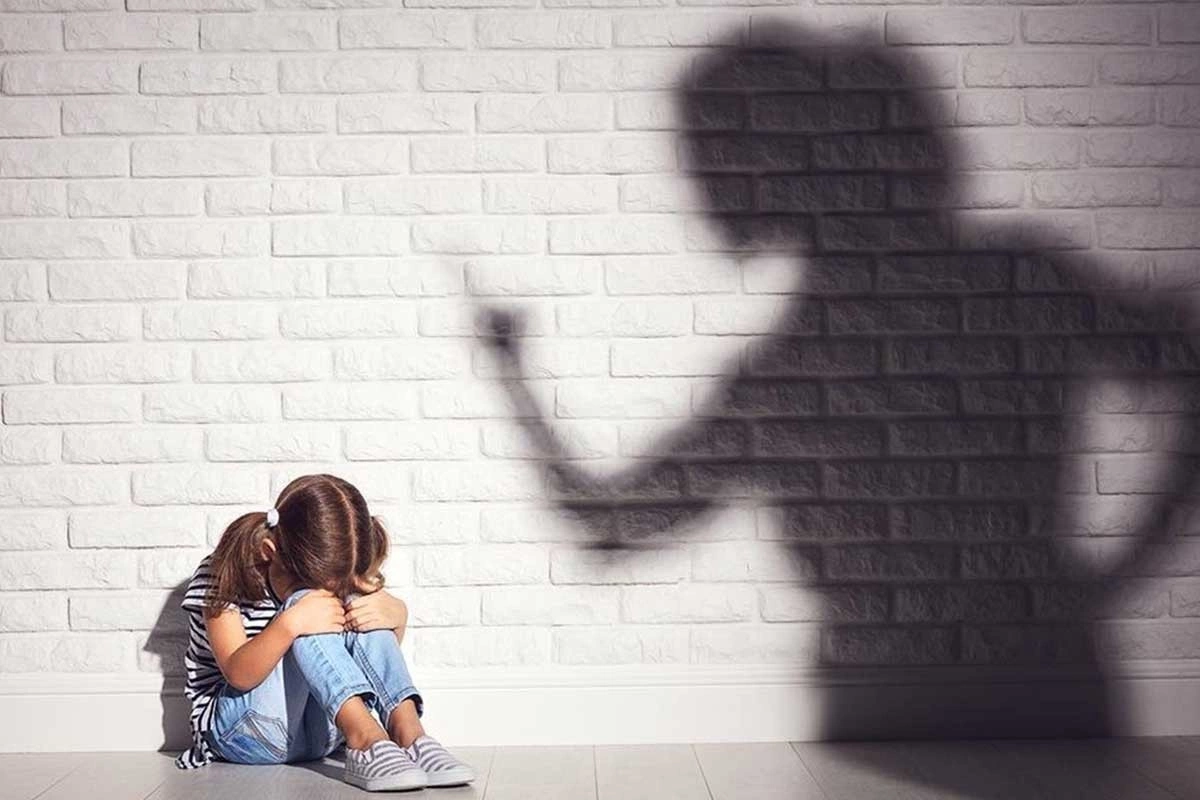 Tərbiyə məqsədilə uşağı döyən valideyn və müəllim 200 manatadək cərimələnəcək