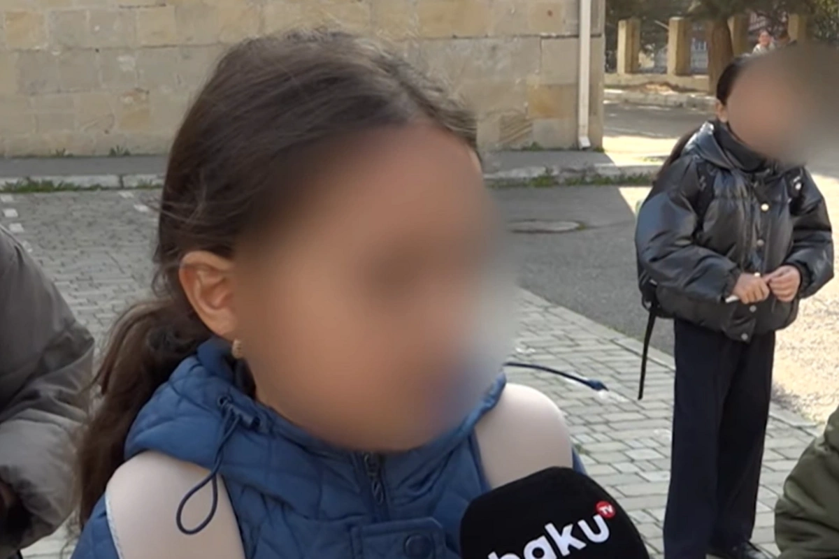 Direktorun oğlu da daxil, şagirdlər məktəbdə elektron qəlyan çəkirlər?