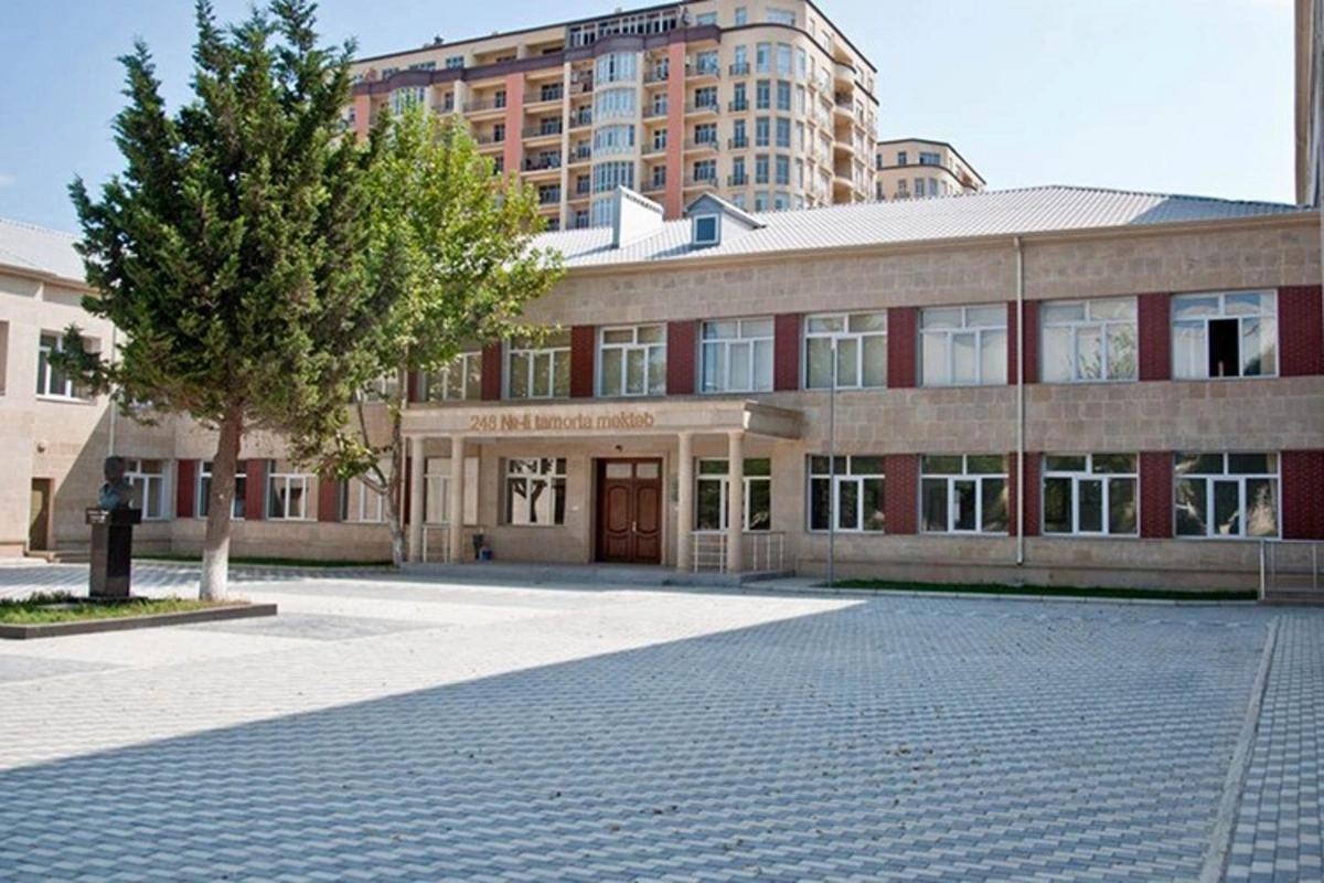 Məktəbdə qiymət cədvəli: 2 min manata davamiyyət, 30 manata attestat
