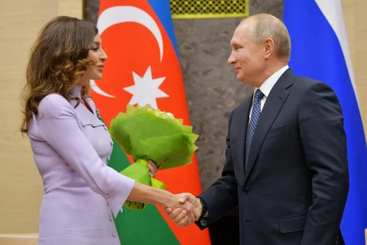 Vladimir Putin Mehriban Əliyevanı təbrik edib
