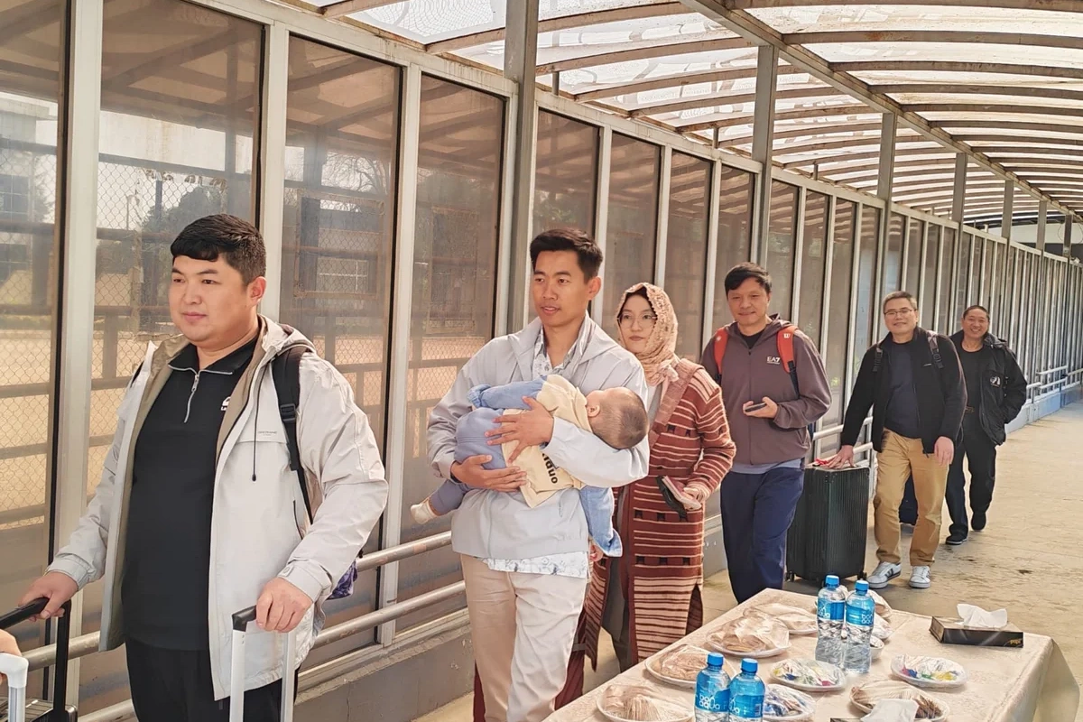 İrandan Azərbaycana daha 12 nəfər təxliyə edilib