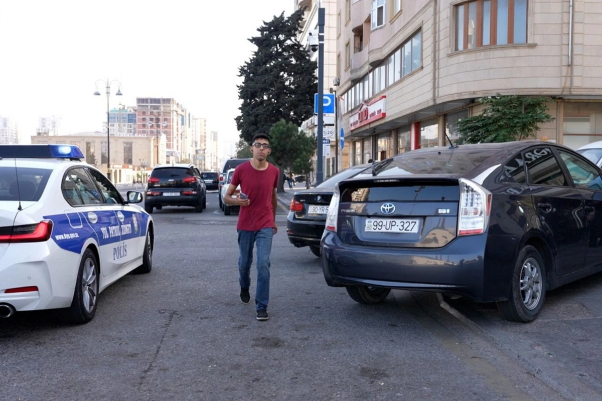 DİN səkilərdə avtomobillərini park edən sürücülərə müraciət ünvanlayıb